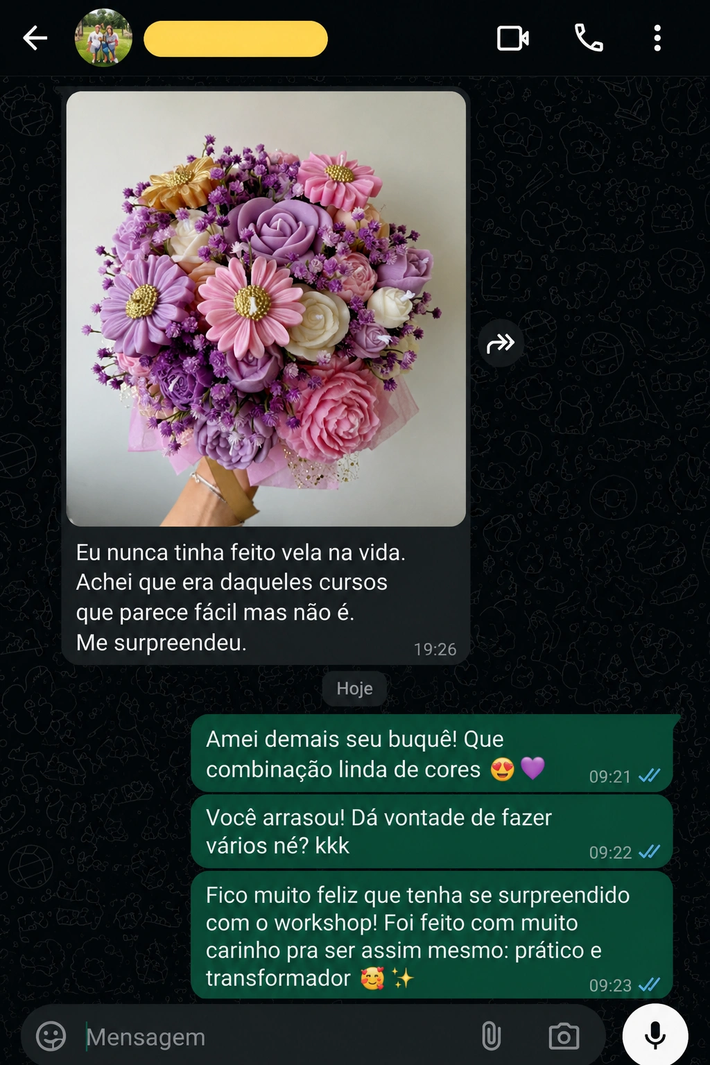 Depoimento de aluna com buquê de velas