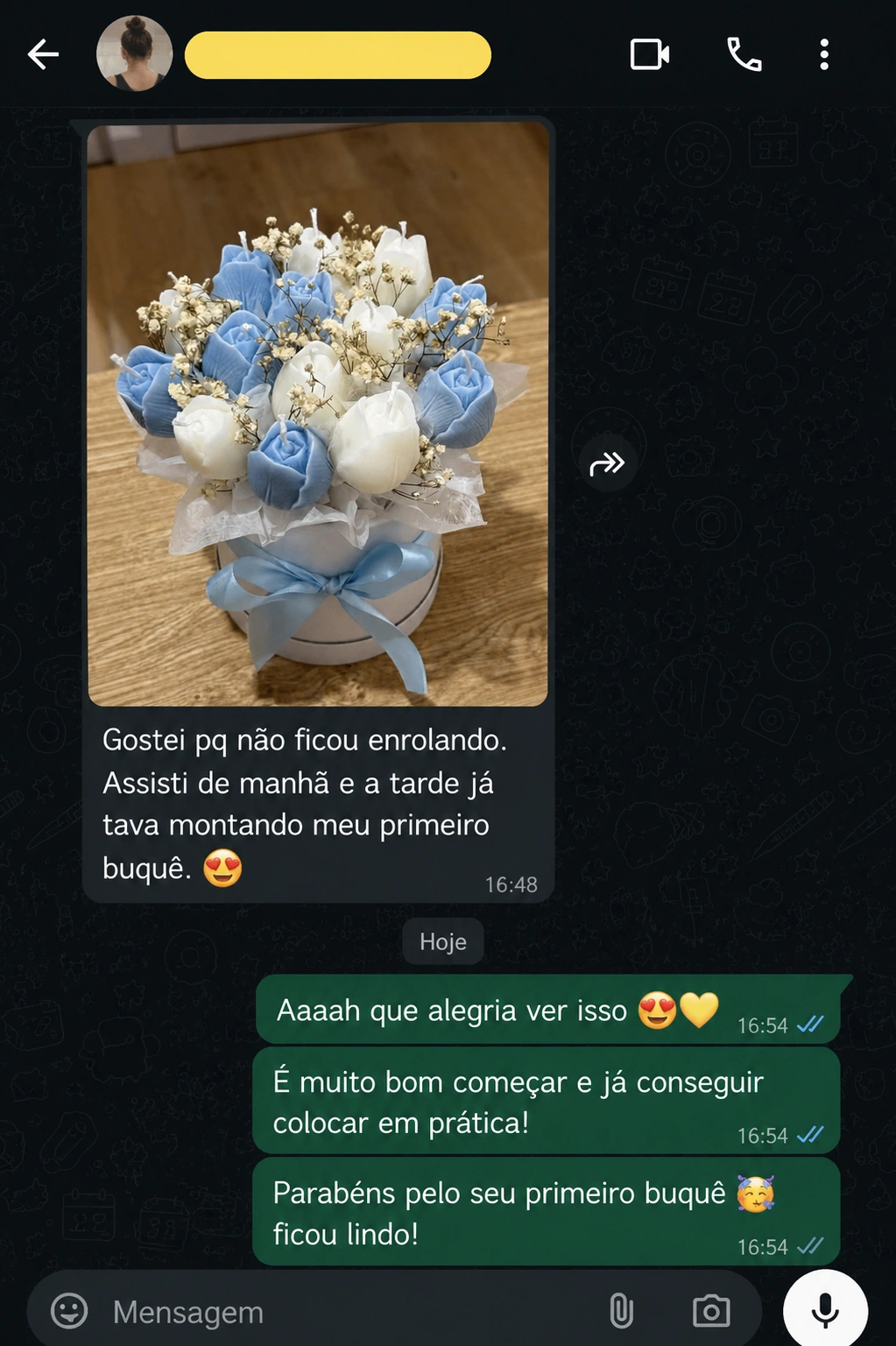 Depoimento de aluna com buquê de velas